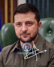PRESIDENT VOLODYMYR ZELENSKYY OF UKRAINE 2022 AUTOGRAPHED 8X10 PHOTO REPRINT picture