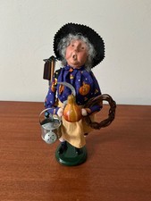 Byers Choice RARE 2007 Bow Legged Garden Witch - VHTF - Signed by Joyce Byers picture