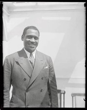 Paul Robeson Standing Aboard Liner 1933 Photo Paul Robeson, the famous singer, picture