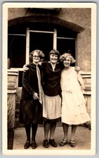 Vtg B&W Snapshot Three Smiling Women In 1920s Flapper Fashion Dresses 1920s picture