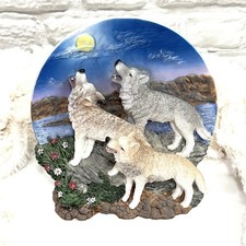 Vtg Suanti Timber Wolf Pack Howling At Moon 3D Plate Collectible Nature Display picture