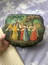 Beautiful, Vibrant 20th Century Russian Lacquer Trinket Box - Women Dancing picture