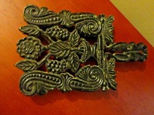 VINTAGE BLACK CAST IRON GRAPE FOOTED TRIVIT POT HOLDER MARKED 0-2 VM 8