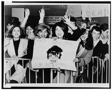 Photo:New York JFK Airport Beatles Teenagers Welcome Sign 1964 picture