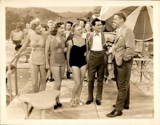 LMPE28 Orig Photo VAN JOHNSON & BATHING BEAUTIES CARLOS RAMIREZ 1946 EASY TO WED picture