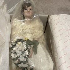 Rare Vintage 1985 Danbury Mint , wedding gown, crown & veil, bouquet. Orig box picture