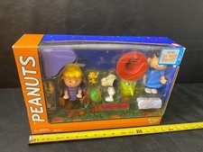 It's The Great Pumpkin Charlie Brown PEANUTS figure set Memory Lane picture