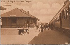 Lithograph Medford Oregon Busy Scene at Southern Pacific Railroad Depot 1913 picture