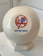 Vintage New York Yankees Ceramic Baseball Coin Bank Piggy Bank White: EXCELLENT  picture