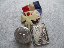 VINTAGE FDNY FIREMAN MEMORABILIA  * MEDAL * FIRE ALARM * (LOT OF 3) RARE picture