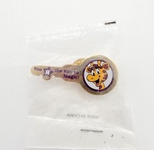 Toys R Us Geoffrey Giraffe Gold Team Member Key Pin You R The Key To Magic picture