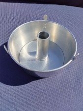 Early Vintage Mirro Finest Aluminum 2 pc. Angel Food Cake Pan 10