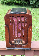 Delightful Small 1930s Stewart Warner Tombstone Radio Project picture