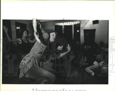 1992 Press Photo Women Perform Dance, Movement Piece At Four Winds Foundation picture