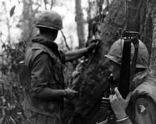 101st Airborne U.S. Soldiers on patrol using radio 8x10 Vietnam War Photo 723 picture