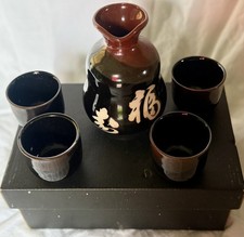 Hisago Style Black And Red Fukuju Sake Set picture