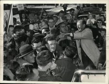 1956 Press Photo Presidential candidate Adlai Stevenson in Uxbridge MA picture