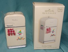 = Hallmark Holiday Keepsake Magic 2007 CHRISTMAS ORNAMENT Holiday Fridge OXG7549 picture