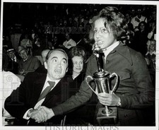 1974 Press Photo Gov. George Wallace congratulates Homecoming Queen Terry Points picture