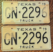 ***NEW** 1 PAIR 1973 TEXAS TRUCK LICENSE PLATE~ GN*2296~ ORIGINAL PAINT picture