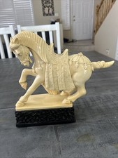 VINTAGE INTRICATELY CARVED RESIN ROMAN HORSE BOWING STATUE WITH  BASE 12