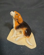 Retired Hagen Renaker DW Pedigree Beagle Dog on Base picture