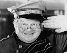 BENNY HILL ENGLISH COMEDIAN AND ACTOR - 8X10 PUBLICITY PHOTO (DA-227) picture