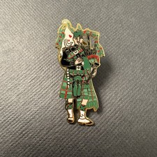 Scottish Bagpiper Bagpipe Player Enamel Pin Gold Tone picture