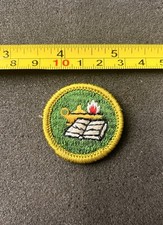 Vintage Boy Scouts of America (BSA) Reading Merit Badge Cloth Back Patch picture
