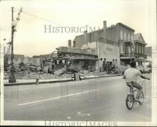 1971 Press Photo City destroying buildings on South Rampart Street - noc09774 picture