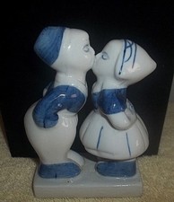   Porcelain Figurines BOY AND GIRL KISSING 4