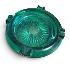 Vintage MCM Emerald Green Glass Ashtray Round Starburst 4.75 Inch Retro Decor picture