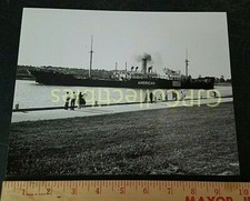 B/W SHIP OCEAN LINER BOAT photo #AMERICAN WITH FLAG picture