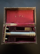 Kirby Beard & Company safety razor cased set - rare vintage France picture