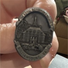 The Royal Governor’s Palace Williamsburg VA Souvenir Pin picture
