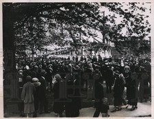 1935 Press Photo Crowds at commemoration of Admiral Dewey's battle of Manila Bay picture