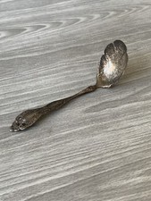 1881 Rogers Oneida Baroque Rose Bent Sugar Shell Spoon Scallop Silverplate 5.5