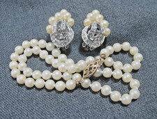 Vintage faux pearls goldtone filigree clasp necklace + rhinestones earrings picture