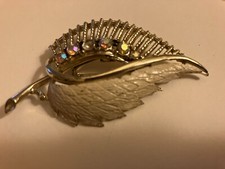 vintage estate  rhinestone leaf brooch picture