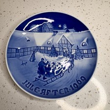 Bing & Grondahl Denmark Christmas Plate 1969 Arrival of Christmas Guests Blue picture