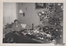 1955 Lionel Toy Train Set Layout Christmas Tree Model Railroad VINTAGE PHOTO picture