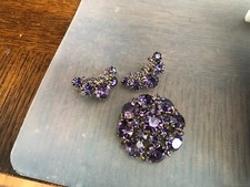 Vintage Weiss Purple Dimensional Prong Brooch & Clip-On Earring Set picture