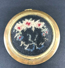 1940s-50s Petit Point NEEDLEWORK Lid BRASS Powder COMPACT Made in USA Marked picture