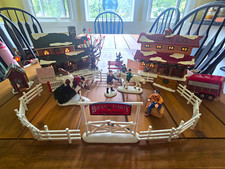 Dept 56 Snow Village Bucks County Horse Barn, house Illuminated Set w/ Figures  picture