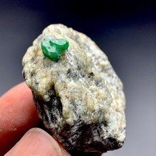141 CT Terminated Natural Emearld Crystal Specimen From Swat Pakistan picture