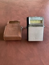 Vintage Realtone Nine Transistor TR-970 Portable Radio *FOR PARTS/NOT WORKING* picture