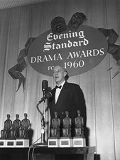 English actor Alec Guinness speaking at the Evening Standard theat- Old Photo picture