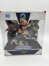 NIB WONDER WOMAN Q-FIG MAX Quantum Mechanix SDCC Exclusive Figure SIGNED Hawk DC picture