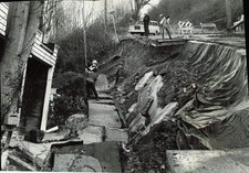 1973 Press Photo Seattle surveyors check erosion of Bonair Drive Southwest picture