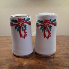 Poinsettia & Ribbons Ceramic Salt & Pepper Shakers made in China 3.375